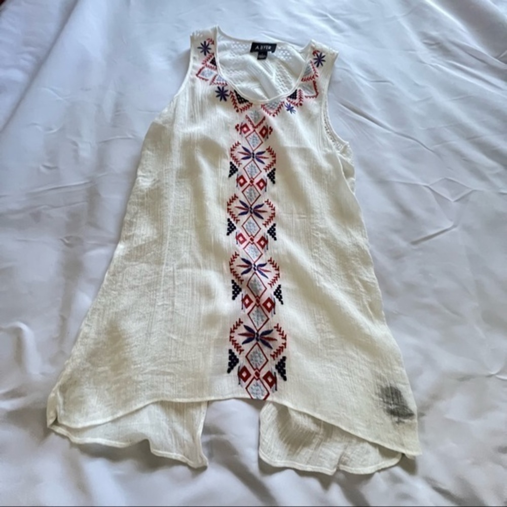 A. Beyer Embroidered Tunic Size Small Like New Split Back